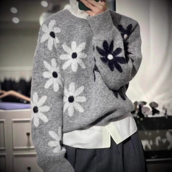 Women's Floral Round Neck Loose Fit Western-Style Soft Pullover Sweater – Cozy & Casua