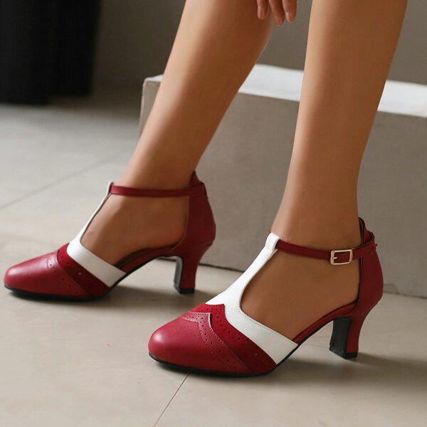 Women’s Retro-Inspired Chunky Heel Shoes – Closed Toe Sandals with British Flair