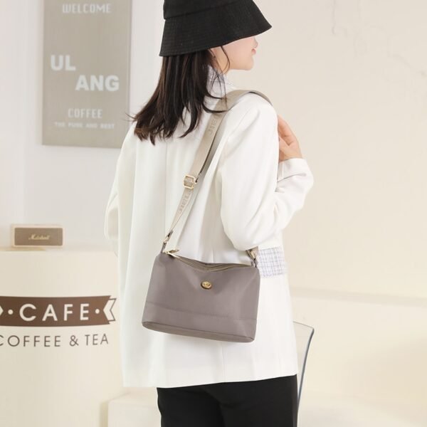 Simple & Compact Oxford Shoulder Bag – Casual Crossbody Messenger with Spacious Interior