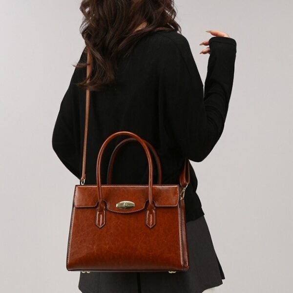Vintage-Inspired Versatile Handbag – Chic, Minimalist & Elegant Design