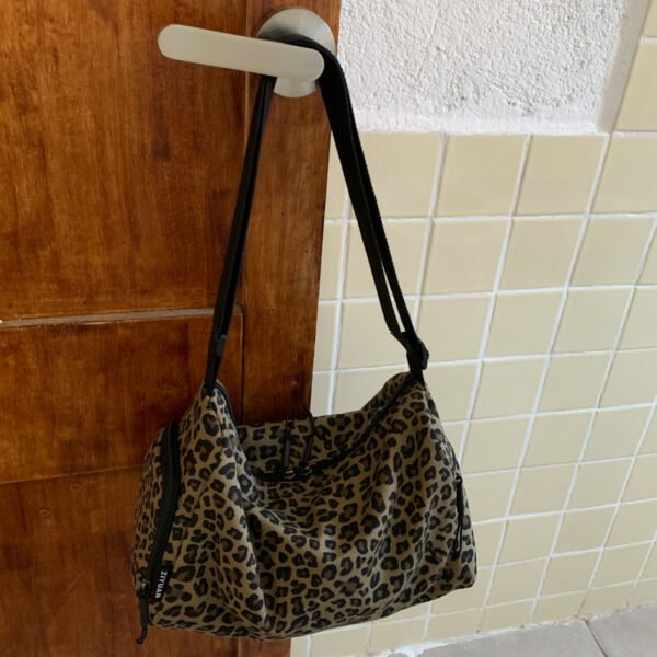 Women's Large Capacity Leopard Print Shoulder Bag – Stylish Sports-Inspired Messenger Tote